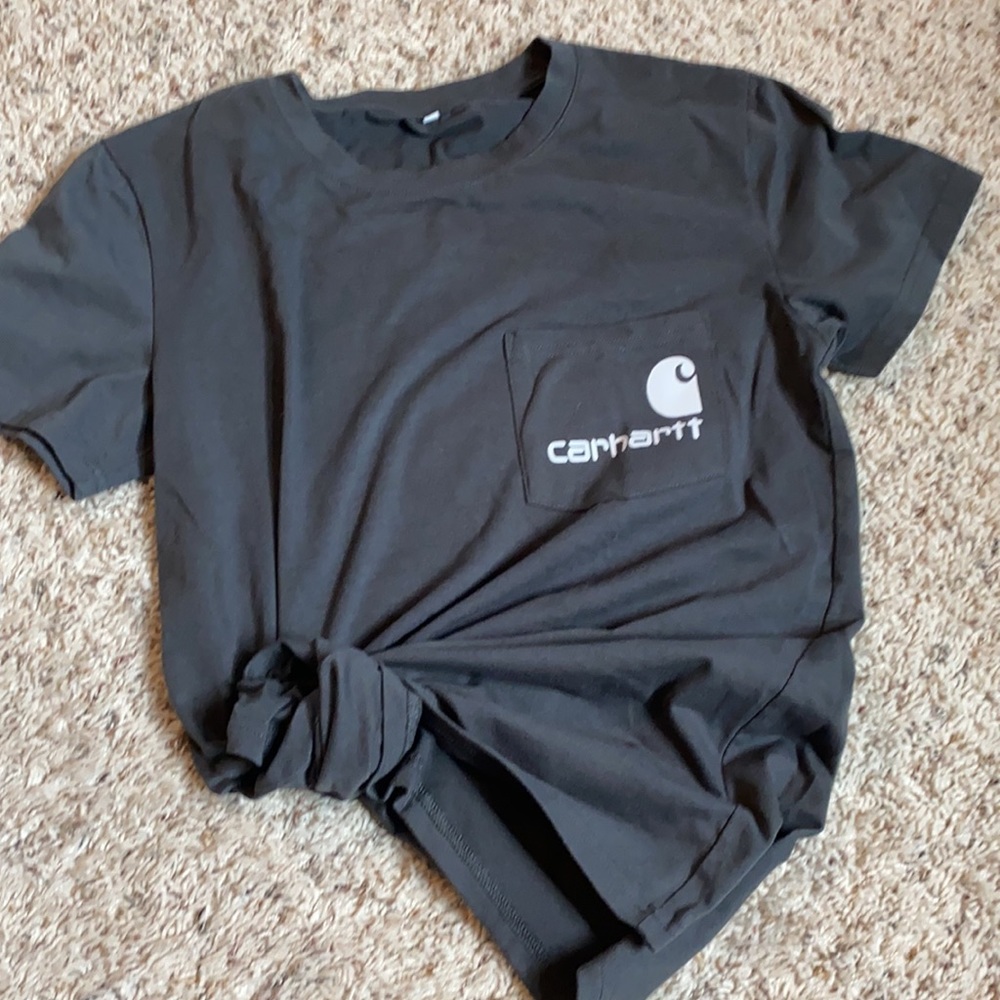 Trendy carhartt T shirt!